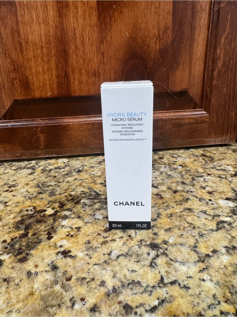 CHANEL Hydra Beauty Micro Sérum - White and Black Packaging New in Box